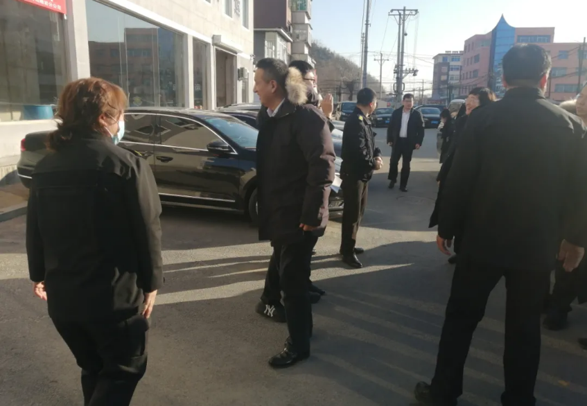 鞍勤集團(tuán)黨委下基層、聽民意，助推企業(yè)高質(zhì)量發(fā)展