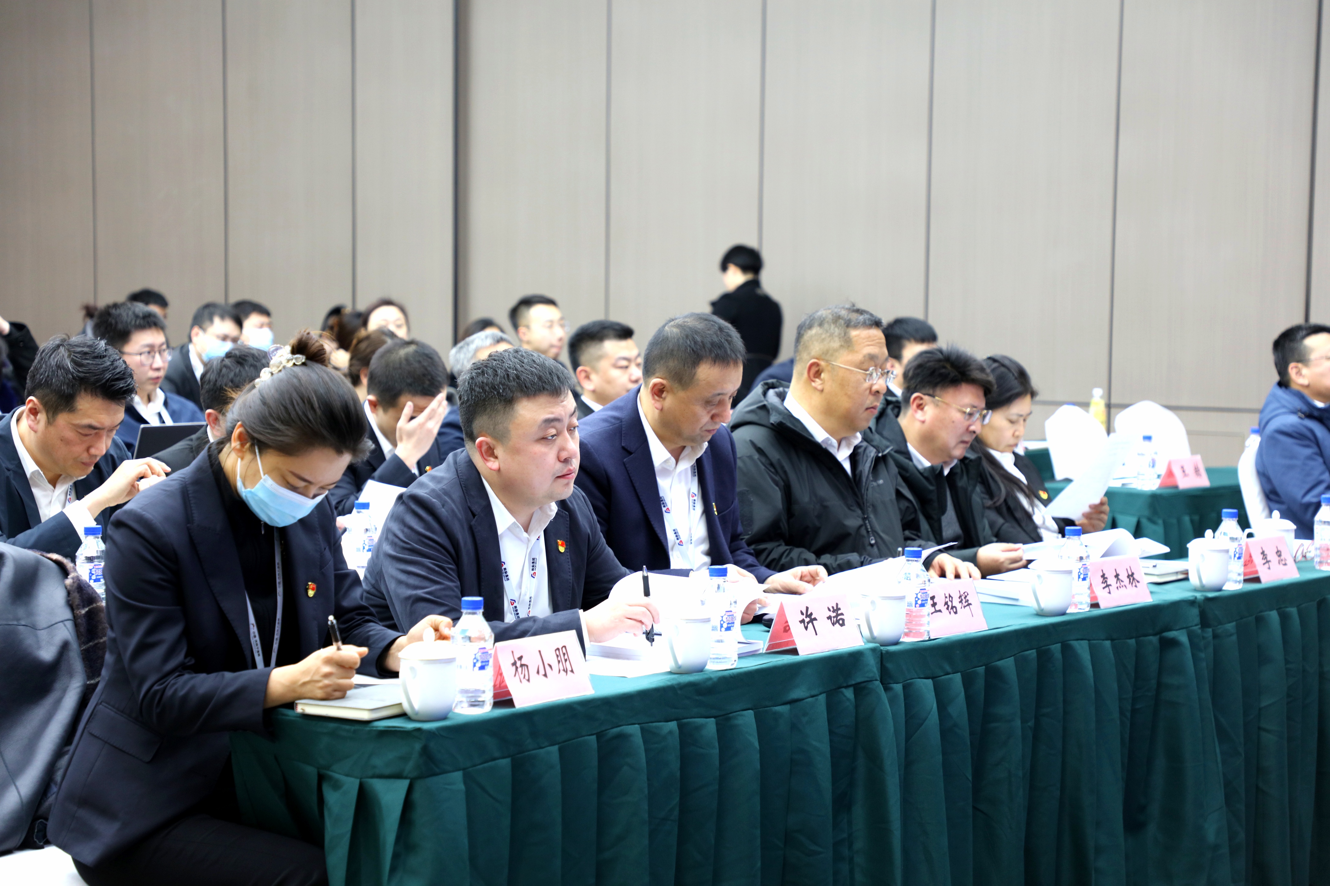 集團(tuán)舉行機(jī)關(guān)中層干部、借調(diào)和駐村干部2022年度述職測評會議