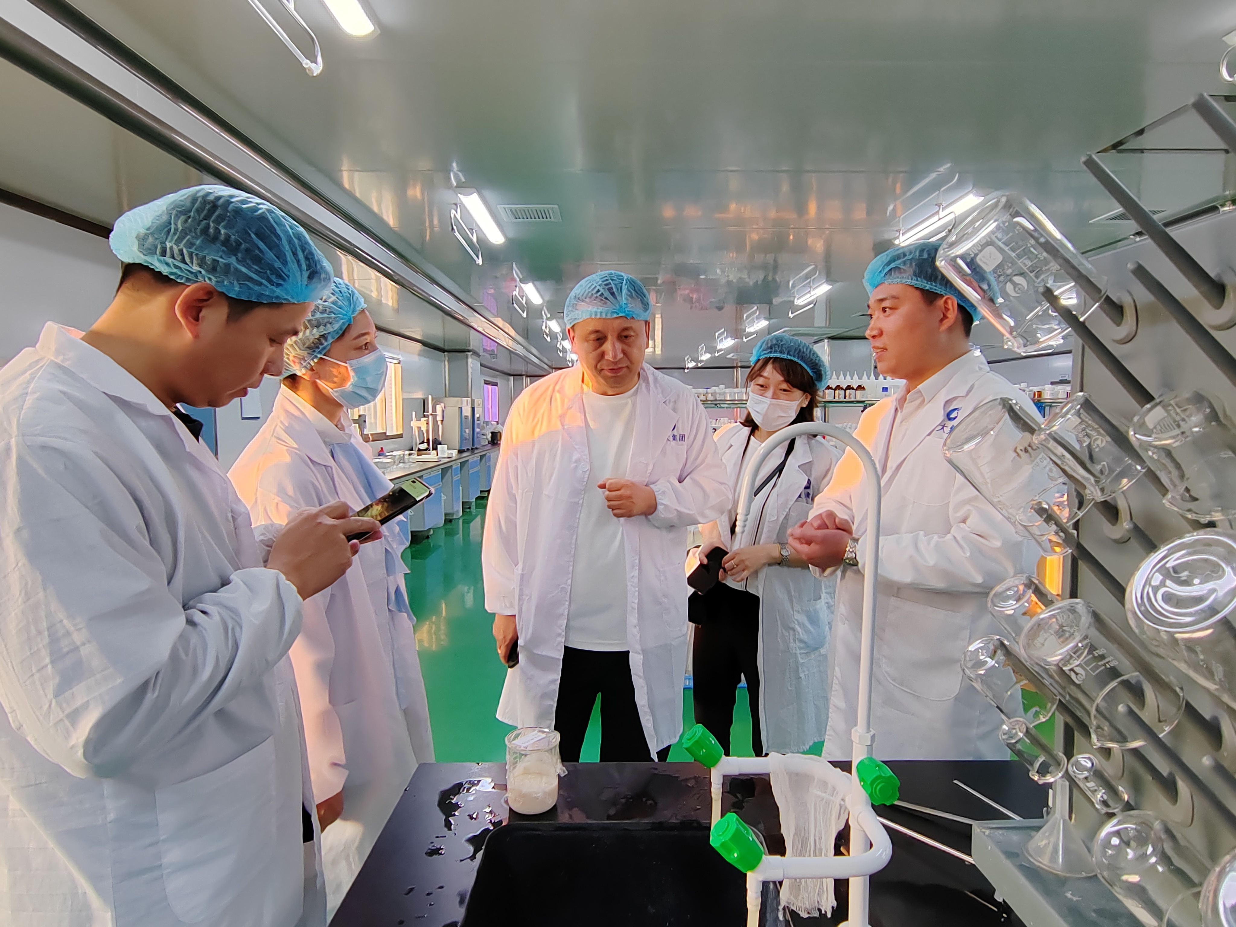 鞍勤集團(tuán)、溫泉集團(tuán)、公服集團(tuán)商務(wù)考察組赴廣州調(diào)研